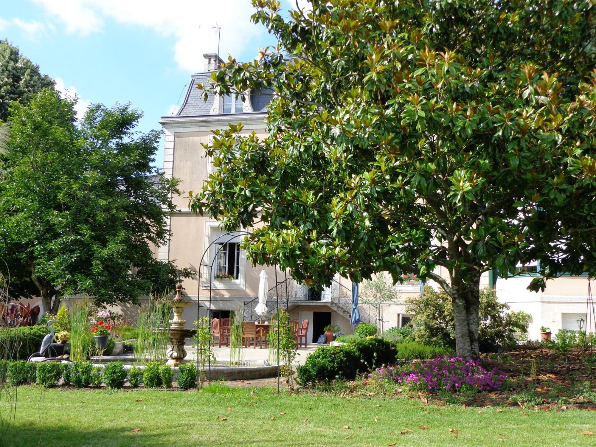 La Maison Ribotteau L'Isle-Jourdain  Exterior photo